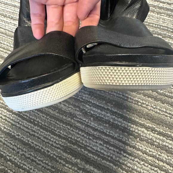 Eileen Fisher Sport Black Tumbled Leather Sneaker Sandals‎ Coastal Preppy Staple - Picture 3 of 8